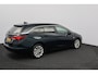 Opel Astra Sports Tourer 1.0 Turbo Edition/ 17'' LMV/ Extra getint glas/ Apple Carplay/ DAB+/ Navi/ Clima/ Cruise/ Isofix/ Bluetooth/ Armsteun/ Multi. LEDER. Stuur/ Mistl./ PDC V+A/ LED Dagrijverl.