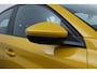 Peugeot 208 1.2 PureTech Active Pack/ D-Riem verv: 86.000 KM!/ 16'' LMV/ LED Koplampen/ Apple + Android/ DAB+/ Airco/ Cruise/ Elek. pakket/ Isofix/ Bluetooth/ Multi. Stuur/ PDC/ Dakspoiler.