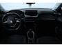 Peugeot 208 1.2 PureTech Active Pack/ D-Riem verv: 86.000 KM!/ 16'' LMV/ LED Koplampen/ Apple + Android/ DAB+/ Airco/ Cruise/ Elek. pakket/ Isofix/ Bluetooth/ Multi. Stuur/ PDC/ Dakspoiler.