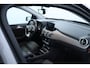 Mercedes-Benz B-klasse 180 Ambition/ 16'' LMV/ LED Koplampen/ Keyless-GO/ Apple + Android/ Regensensor/ Navi/ Airco/ Cruise/ Bluetooth/ Multi. LEDER. Stuur/ PDC V+A/ Chroom.
