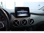 Mercedes-Benz B-klasse 180 Ambition/ 16'' LMV/ LED Koplampen/ Keyless-GO/ Apple + Android/ Regensensor/ Navi/ Airco/ Cruise/ Bluetooth/ Multi. LEDER. Stuur/ PDC V+A/ Chroom.