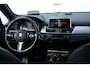 BMW 2-Serie Active Tourer 225xe iPerformance M-Sport Hybrid/ Automaat!/ LED Koplampen/ HUD/ Zwarte Hemel/ 18''LMV/ Stoelverw./ Keyless/ LEDER/ Clima/ Navi/ Cruise/ Bluetooth/ Multi. Sportstuur/ PDC V+A/ Extra getint glas.