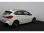 BMW 2-Serie Active Tourer 225xe iPerformance M-Sport Hybrid/ Automaat!/ LED Koplampen/ HUD/ Zwarte Hemel/ 18''LMV/ Stoelverw./ Keyless/ LEDER/ Clima/ Navi/ Cruise/ Bluetooth/ Multi. Sportstuur/ PDC V+A/ Extra getint glas.