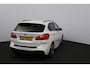BMW 2-Serie Active Tourer 225xe iPerformance M-Sport Hybrid/ Automaat!/ LED Koplampen/ HUD/ Zwarte Hemel/ 18''LMV/ Stoelverw./ Keyless/ LEDER/ Clima/ Navi/ Cruise/ Bluetooth/ Multi. Sportstuur/ PDC V+A/ Extra getint glas.