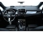 BMW 2-Serie Active Tourer 225xe iPerformance M-Sport Hybrid/ Automaat!/ LED Koplampen/ HUD/ Zwarte Hemel/ 18''LMV/ Stoelverw./ Keyless/ LEDER/ Clima/ Navi/ Cruise/ Bluetooth/ Multi. Sportstuur/ PDC V+A/ Extra getint glas.