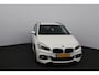 BMW 2-Serie Active Tourer 225xe iPerformance M-Sport Hybrid/ Automaat!/ LED Koplampen/ HUD/ Zwarte Hemel/ 18''LMV/ Stoelverw./ Keyless/ LEDER/ Clima/ Navi/ Cruise/ Bluetooth/ Multi. Sportstuur/ PDC V+A/ Extra getint glas.