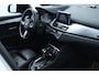 BMW 2-Serie Active Tourer 225xe iPerformance M-Sport Hybrid/ Automaat!/ LED Koplampen/ HUD/ Zwarte Hemel/ 18''LMV/ Stoelverw./ Keyless/ LEDER/ Clima/ Navi/ Cruise/ Bluetooth/ Multi. Sportstuur/ PDC V+A/ Extra getint glas.
