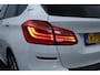BMW 2-Serie Active Tourer 225xe iPerformance M-Sport Hybrid/ Automaat!/ LED Koplampen/ HUD/ Zwarte Hemel/ 18''LMV/ Stoelverw./ Keyless/ LEDER/ Clima/ Navi/ Cruise/ Bluetooth/ Multi. Sportstuur/ PDC V+A/ Extra getint glas.