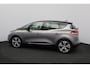 Renault Scenic 1.2 TCe Collection/ 20'' LMV/ Trekhaak/ Keyless/ Dode-Hoek DET./ Two-Tone/ Apple + Android/ Half-Leder/ Camera/ Navi/ Clima/ Cruise/ Elek. pakket/ Isofix/ Bluetooth/ Multi. LEDER. Stuur/ Mistl./ PDC V+A/ Extra G