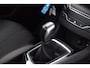Peugeot 308 SW 1.2 PureTech Style/ D-Riem verv: 128.000 KM!/ DEALER ONDERHOUDEN!/ Trekhaak/ Panorama-Dak/ DAB+/ Extra getint glas/ PDC/ Navi/ Clima/ Cruise/ Bluetooth/ Multi. LEDER. Stuur/ Mistl./ Chroom/ Dakrails.