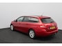 Peugeot 308 SW 1.2 PureTech Style/ D-Riem verv: 128.000 KM!/ DEALER ONDERHOUDEN!/ Trekhaak/ Panorama-Dak/ DAB+/ Extra getint glas/ PDC/ Navi/ Clima/ Cruise/ Bluetooth/ Multi. LEDER. Stuur/ Mistl./ Chroom/ Dakrails.