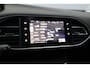 Peugeot 308 SW 1.2 PureTech Style/ D-Riem verv: 128.000 KM!/ DEALER ONDERHOUDEN!/ Trekhaak/ Panorama-Dak/ DAB+/ Extra getint glas/ PDC/ Navi/ Clima/ Cruise/ Bluetooth/ Multi. LEDER. Stuur/ Mistl./ Chroom/ Dakrails.