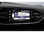 Peugeot 308 SW 1.2 PureTech Style/ D-Riem verv: 128.000 KM!/ DEALER ONDERHOUDEN!/ Trekhaak/ Panorama-Dak/ DAB+/ Extra getint glas/ PDC/ Navi/ Clima/ Cruise/ Bluetooth/ Multi. LEDER. Stuur/ Mistl./ Chroom/ Dakrails.