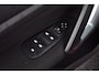 Peugeot 308 SW 1.2 PureTech Style/ D-Riem verv: 128.000 KM!/ DEALER ONDERHOUDEN!/ Trekhaak/ Panorama-Dak/ DAB+/ Extra getint glas/ PDC/ Navi/ Clima/ Cruise/ Bluetooth/ Multi. LEDER. Stuur/ Mistl./ Chroom/ Dakrails.