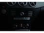 Mercedes-Benz B-klasse 180 Business Solution/ Trekhaak/ 18'' LMV/ LED Koplampen/ Camera/ Keyless-GO/ Stoelverw./ Zwarte-Hemel/ Sportstoelen/ Navi/ Bluetooth/ Multi. Sportstuur/ PDC V+A/ Chroom/ Extra getint glas.