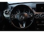 Mercedes-Benz B-klasse 180 Business Solution/ Trekhaak/ 18'' LMV/ LED Koplampen/ Camera/ Keyless-GO/ Stoelverw./ Zwarte-Hemel/ Sportstoelen/ Navi/ Bluetooth/ Multi. Sportstuur/ PDC V+A/ Chroom/ Extra getint glas.