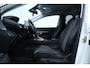 Peugeot 3008 1.2 PureTech Allure/ D-Riem verv: 95.000 Kilometer!/ Automaat/ Trekhaak/ Virtual Dashb./ 18'' LMV/ LED Koplampen/ Half-Leder/ Keyless/ Dode-Hoek DET./ Apple + Android/ Lane-Assist./ Extra getint glas/ Bluetooth/
