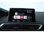 Peugeot 3008 1.2 PureTech Allure/ D-Riem verv: 95.000 Kilometer!/ Automaat/ Trekhaak/ Virtual Dashb./ 18'' LMV/ LED Koplampen/ Half-Leder/ Keyless/ Dode-Hoek DET./ Apple + Android/ Lane-Assist./ Extra getint glas/ Bluetooth/