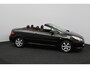 Peugeot 307 CC 2.0-16V/ Automaat!/ Leder/ Elek. Kap/ Stoelverw./ 16'' LMv/ Clima/ Cruise/ Elek. pakket/ LEDER. Stuur/ Mistl./ Getint glas/ PDC/ Metallic lak.