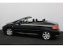 Peugeot 307 CC 2.0-16V/ Automaat!/ Leder/ Elek. Kap/ Stoelverw./ 16'' LMv/ Clima/ Cruise/ Elek. pakket/ LEDER. Stuur/ Mistl./ Getint glas/ PDC/ Metallic lak.