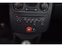 Renault Clio 1.2 TCE Business Line/ Dealer Onderhouden!/ 15'' LMV/ 5-Drs/ Airco/ C.V. Afstand/ Elek. pakket/ Isofix/ Radio-CD/ Mistl./ Getint glas/ Metallic lak.