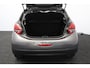 Peugeot 208 1.2 PureTech Active/ D-RIEM VERV: 63.000 KM!/ DEALER ONDERHOUDEN!/ 5-Drs/ Apple + Android/ Navi/ Airco/ Cruise/ Elek. pakket/ Isofix/ Bluetooth/ Armsteun/ Multi. LEDER. Stuur/ Dakspoiler/ LED Dagrijverl.