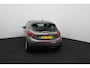 Peugeot 208 1.2 PureTech Active/ D-RIEM VERV: 63.000 KM!/ DEALER ONDERHOUDEN!/ 5-Drs/ Apple + Android/ Navi/ Airco/ Cruise/ Elek. pakket/ Isofix/ Bluetooth/ Armsteun/ Multi. LEDER. Stuur/ Dakspoiler/ LED Dagrijverl.