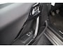 Peugeot 208 1.2 PureTech Active/ D-RIEM VERV: 63.000 KM!/ DEALER ONDERHOUDEN!/ 5-Drs/ Apple + Android/ Navi/ Airco/ Cruise/ Elek. pakket/ Isofix/ Bluetooth/ Armsteun/ Multi. LEDER. Stuur/ Dakspoiler/ LED Dagrijverl.