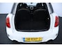 MINI Countryman 1.6 Cooper S Chili/ Automaat/ 184pk!/ Two-Tone/ Panorama-Dak/ 18'' LMV/ Bi-Xenon/ Keyless/ Stoelverw./ Zwarte-Hemel/ Leder/ Multi. LEDER. Stuur/ PDC/ Chroom.