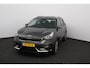 Kia Niro Hybrid 1.6 GDi DynamicLine/ 16'' LMV/ Apple + Android/ Lane-Assist./ Half-Leder/ Navi/ Clima/ Cruise/ Bluetooth/ Armsteun/ Multi. LEDER. Stuur/ PDC/ Chroom/ LED Dagrijverl.