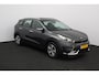 Kia Niro Hybrid 1.6 GDi DynamicLine/ 16'' LMV/ Apple + Android/ Lane-Assist./ Half-Leder/ Navi/ Clima/ Cruise/ Bluetooth/ Armsteun/ Multi. LEDER. Stuur/ PDC/ Chroom/ LED Dagrijverl.