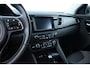 Kia Niro Hybrid 1.6 GDi DynamicLine/ 16'' LMV/ Apple + Android/ Lane-Assist./ Half-Leder/ Navi/ Clima/ Cruise/ Bluetooth/ Armsteun/ Multi. LEDER. Stuur/ PDC/ Chroom/ LED Dagrijverl.