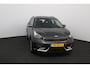 Kia Niro Hybrid 1.6 GDi DynamicLine/ 16'' LMV/ Apple + Android/ Lane-Assist./ Half-Leder/ Navi/ Clima/ Cruise/ Bluetooth/ Armsteun/ Multi. LEDER. Stuur/ PDC/ Chroom/ LED Dagrijverl.