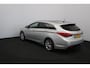 Hyundai i40 Wagon 2.0 GDI i-Catcher/ Pano-Dak!/ Trekhaak/ Camera/ Bi-Xenon/ 18"LMV/ Elek.Stoel/ Stoelverw./ Keyless/ Clima/ Navi/ Cruise/ Bluetooth/ Multi.LEDER.Stuur/ PDC.