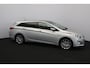 Hyundai i40 Wagon 2.0 GDI i-Catcher/ Pano-Dak!/ Trekhaak/ Camera/ Bi-Xenon/ 18"LMV/ Elek.Stoel/ Stoelverw./ Keyless/ Clima/ Navi/ Cruise/ Bluetooth/ Multi.LEDER.Stuur/ PDC.