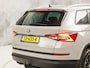 Skoda Kodiaq 1.5 TSI Sport 7 Persoons 150Pk Automaat (APPLE CARPLAY, GROOT NAVI, CLIMATE, GETINT GLAS, SPORTSTOELEN, ADAPTIVE CRUISE, PARKEERSENSOREN, TREKHAAK, NIEUWSTAAT)