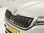 Skoda Kodiaq 1.5 TSI Sport 7 Persoons 150Pk Automaat (APPLE CARPLAY, GROOT NAVI, CLIMATE, GETINT GLAS, SPORTSTOELEN, ADAPTIVE CRUISE, PARKEERSENSOREN, TREKHAAK, NIEUWSTAAT)