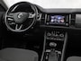 Skoda Kodiaq 1.5 TSI Sport 7 Persoons 150Pk Automaat (APPLE CARPLAY, GROOT NAVI, CLIMATE, GETINT GLAS, SPORTSTOELEN, ADAPTIVE CRUISE, PARKEERSENSOREN, TREKHAAK, NIEUWSTAAT)