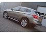 BMW X1 SDrive20i Orange Edition II Automaat Cruise/Camera/HeadUp/Stoelverwarming/LederMemory/PDC/Navi/Bluetooth/LED/18"LM/Trekhaak
