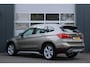 BMW X1 SDrive20i Orange Edition II Automaat Cruise/Camera/HeadUp/Stoelverwarming/LederMemory/PDC/Navi/Bluetooth/LED/18"LM/Trekhaak