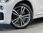 BMW X1 sDrive20i Executive Edition Panoramadak | Trekhaak | Navigatie/Android/Apple Carplay | LM Velgen | Voorstoelen Verwarmd | Achteruitrijcamera | Cruise Control |