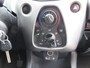 Toyota Aygo 1.0 VVT-i x-wave - Automaat- lichtmetalen velgen en telefoon navi.