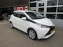 Toyota Aygo 1.0 VVT-i x-wave - Automaat- lichtmetalen velgen en telefoon navi.