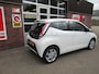 Toyota Aygo 1.0 VVT-i x-wave - Automaat- lichtmetalen velgen en telefoon navi.