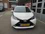 Toyota Aygo 1.0 VVT-i x-wave - Automaat- lichtmetalen velgen en telefoon navi.