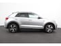 Volkswagen T-Roc 1.5 TSI 150pk DSG R-Line Navigatie Apple Carplay/Android Auto Parkeersensoren Camera Blind Spot Assist Adaptieve Cruise Control Elektrische achterklep Stoel- en stuurverwarming Climate Control Ledverlichting Virtual Cockpit