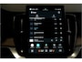 Volvo XC90 2.0 T8 AWD 335kW/456pk Aut8 Recharge Ultra Dark 7P ADAPT.CRUISE + HARMAN/KARDON + PANORAMADAK + HEAD-UP + STOEL-&STUURVERWARMING + PILOT ASSIST + LEDEREN DASHBOARD + 360 CAMERA + BLIS + LANE ASSIST + PD-GLASS + ACHTERBANKVERWARMING + 21" LM-VELGEN!