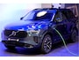 Volvo XC90 2.0 T8 AWD 335kW/456pk Aut8 Recharge Ultra Dark 7P ADAPT.CRUISE + HARMAN/KARDON + PANORAMADAK + HEAD-UP + STOEL-&STUURVERWARMING + PILOT ASSIST + LEDEREN DASHBOARD + 360 CAMERA + BLIS + LANE ASSIST + PD-GLASS + ACHTERBANKVERWARMING + 21" LM-VELGEN!