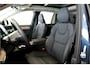 Volvo XC90 2.0 T8 AWD 335kW/456pk Aut8 Recharge Ultra Dark 7P ADAPT.CRUISE + HARMAN/KARDON + PANORAMADAK + HEAD-UP + STOEL-&STUURVERWARMING + PILOT ASSIST + LEDEREN DASHBOARD + 360 CAMERA + BLIS + LANE ASSIST + PD-GLASS + ACHTERBANKVERWARMING + 21" LM-VELGEN!
