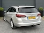 Opel Astra Sports Tourer 1.2 Elegance ✓110pk✓Camera✓Carplay✓Navi✓Halfleder✓Keyless✓Trekhaak✓Pdc V+A✓Clima✓Cruise✓Elekt Stoel✓Recent beurt gehad✓Dodehoeksensor✓Rijstrooksensor✓Lm velgen✓N.A.P✓Apk tot 11-2027